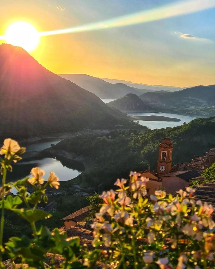 La Casa Sul Fiordo Lago Del Turano Paganico Sabino ภายนอก รูปภาพ
